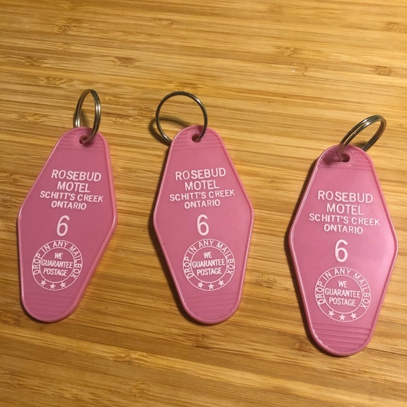 Schitt's Creek Rosebud Motel Keychain - Picture 4 of 7